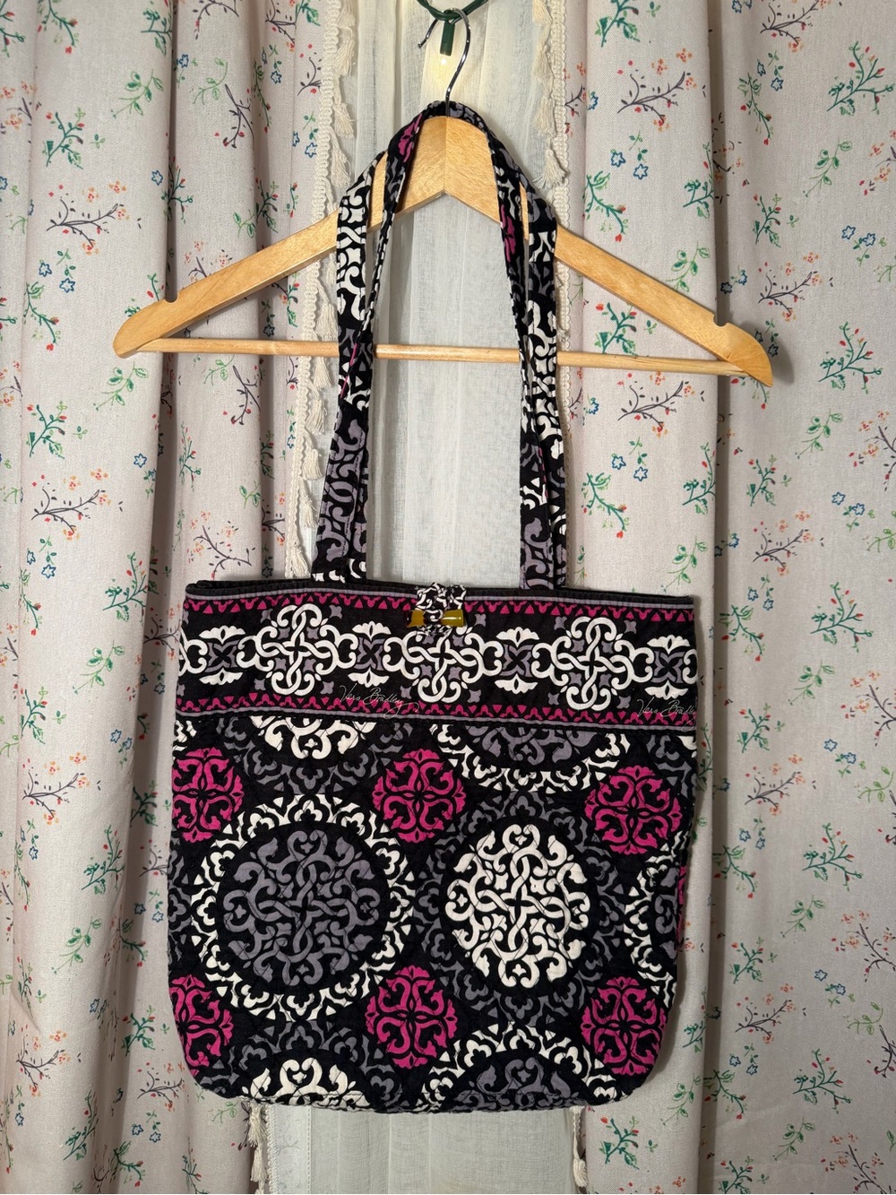 Vera Bradley Patterned Tote Bag in Black, Gray & Pink - Quilted Shoulder Tote